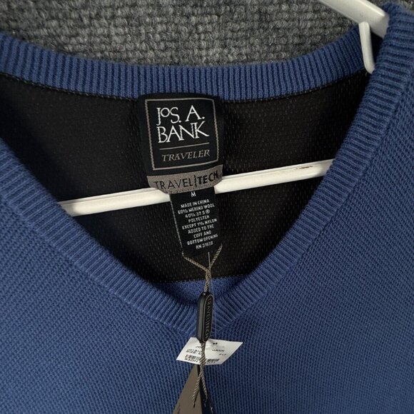 NWT JOS. A. BANK Blue V Neck Knit Sweater Medium Wool Blend Travel Tech Men - Picture 11 of 13